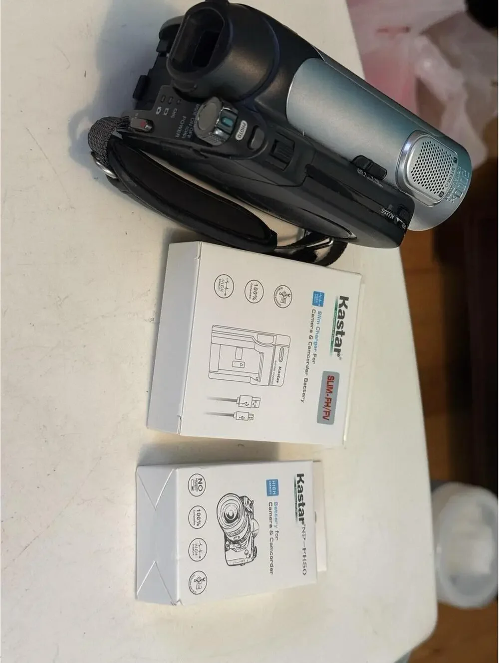 Sony Handycam DCR-DVD108 40x Optical Zoom DVD/DVD-RW 2.5in LCD ( READ )